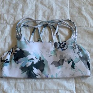 EUC hyper focused sports bra